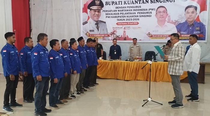 Lantik Pengurus PWI Kuansing, Raja Isyam : Jaga Nama Baik Organisasi dan Selalu Kritik